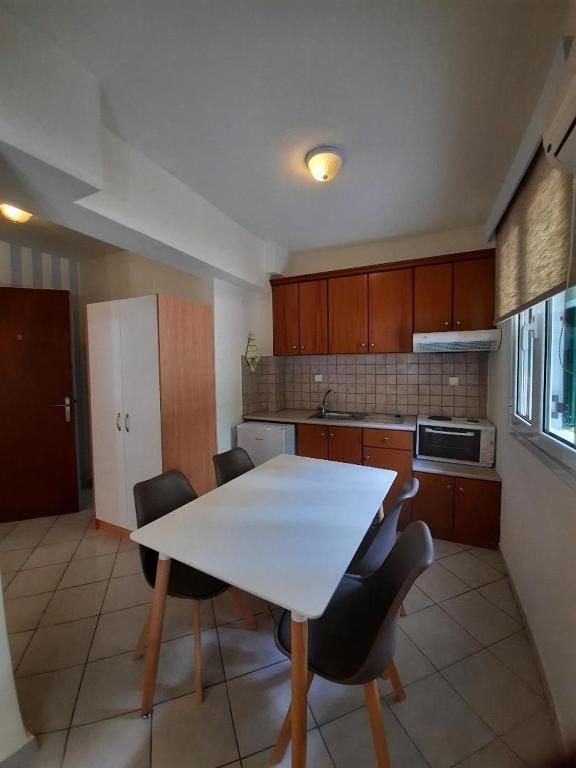 Standard quadruple room — photo 10