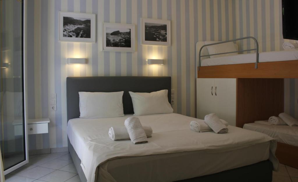 Standard quadruple room — photo 7